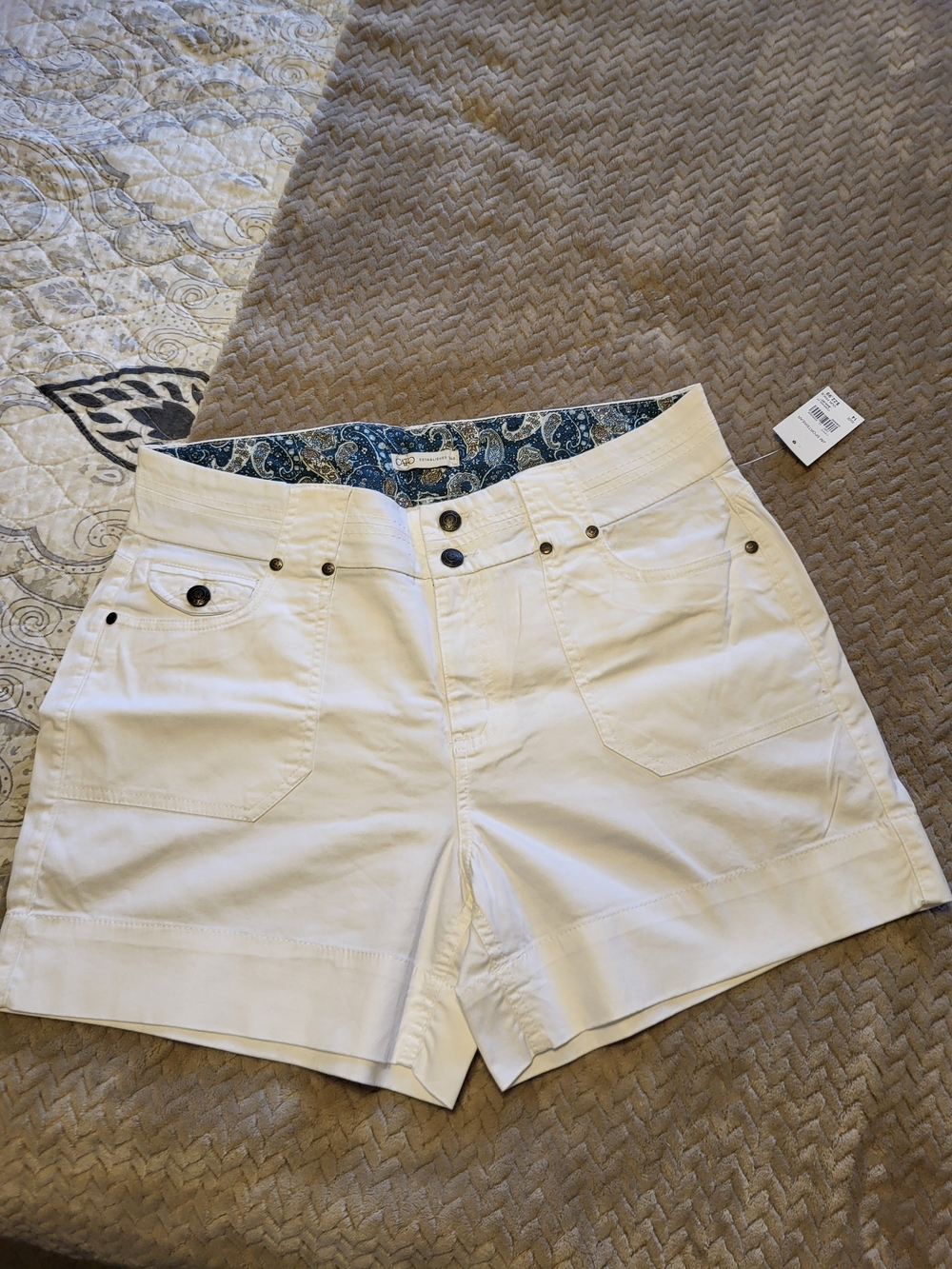 Cato White Casual Cotton Bermuda Shorts